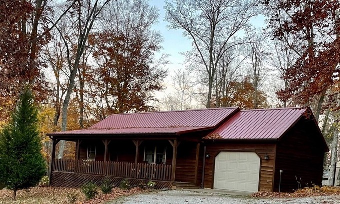 Eckerty Cabina | *NEW* Bennett Place Cabin on Patoka Lake