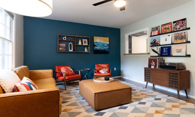 Bent Creek Casa | Bent Creek Bungalow - Hot Tub, Ping Pong, Foosball, Firepit, and more!