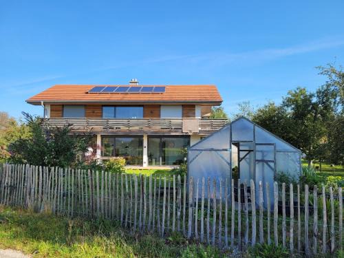 Bad Aibling Apartamento | Bergblick, Wohnküche & Workation