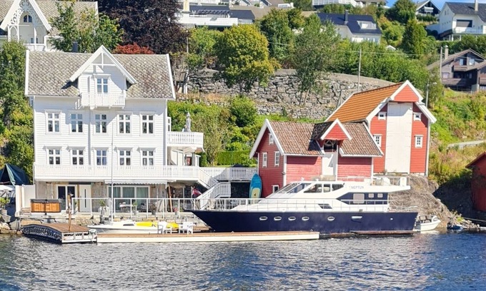 Lindas Casa | Bergen Fjord: Fish from the garden, Hot Tub, Paddle, Kayak