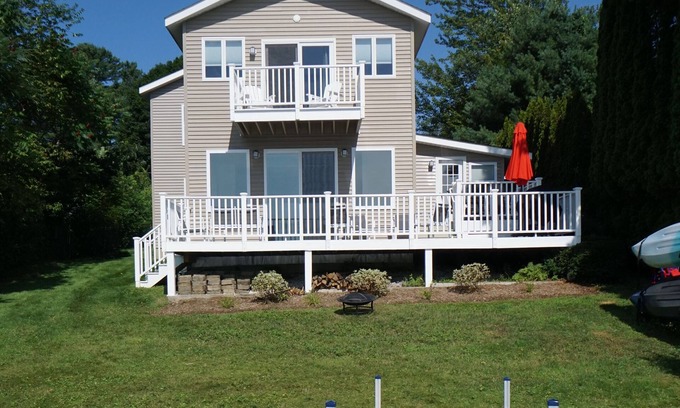 Pittsfield Casa | Berkshire Pontoosuc Lake Beauty Demasiado nueva construcción en el lago