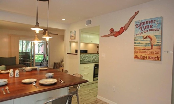 Bayview Condominio | BERMUDA BAY BEACH CLUB, SAN PETERSBURGO, FLORIDA