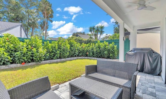 Palm Valley Casa | Bermuda Bungalow - 3BR stay w BBQ