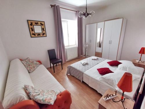Brna Apartamento | Bertie's Lodge - Four Bedroom Apartment A4