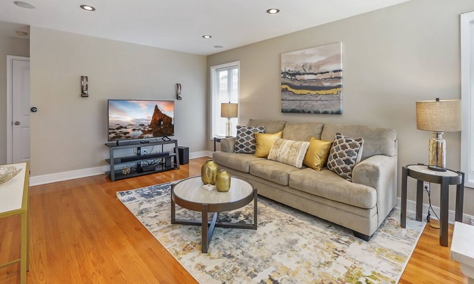 Forestview Casa | Berwyn Rental