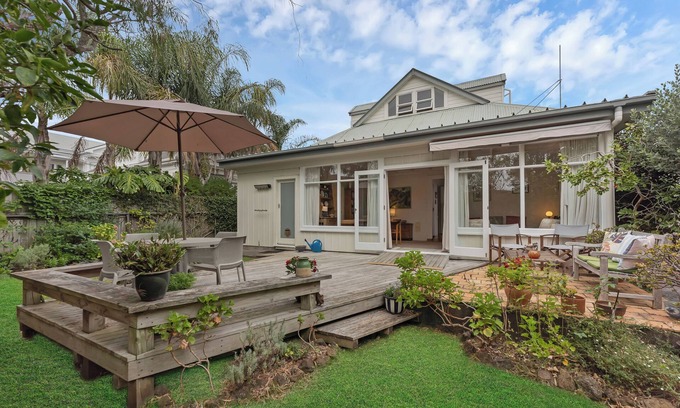 Devonport Casa | Bespoke Stays - Christmas Retreat