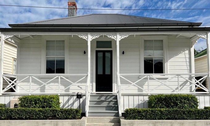 Devonport Casa | Bespoke Stays - Owens Road Villa