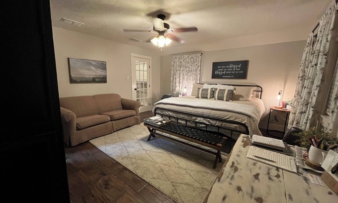 Canton Cama Y Desayuno | La mejor escapada en East TX! Retiro ElKen: Spa, piscina, jacuzzi, masajes, desayuno, relax