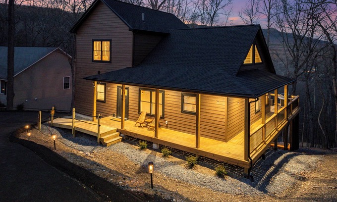Massanutten Cabina | Best Mtn Top Views in Massanutten, Hot Tub, 160 Arcade Games, Local Vibe!