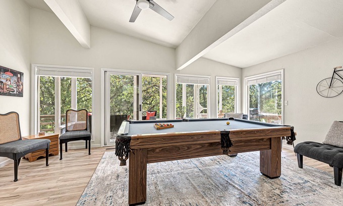 Bella Vista Casa | Best of NWA - Pool Table, MTB Trails, Golf, Hiking, King Bed