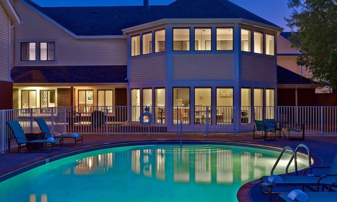 Eagan Casa | Best Place to Stay in Minnesota, Comfortable Unit, Onsite Pool, Pets Allowed