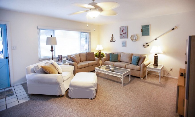 South Gate Ridge Casa | Best Value 3BR/2BA Pool Home 10 min from Siesta