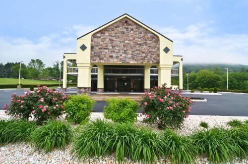 Townsend Hotel | Best Western Cades Cove Inn