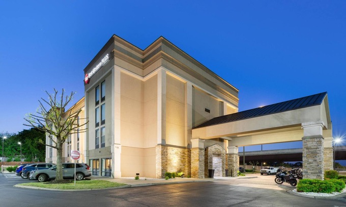 Nashville Hotel | Best Western Plus Belle Meade Inn & Suites
