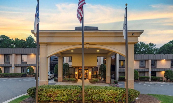 Southwest Raleigh Hotel | Best Western Plus Cary Inn - NC State