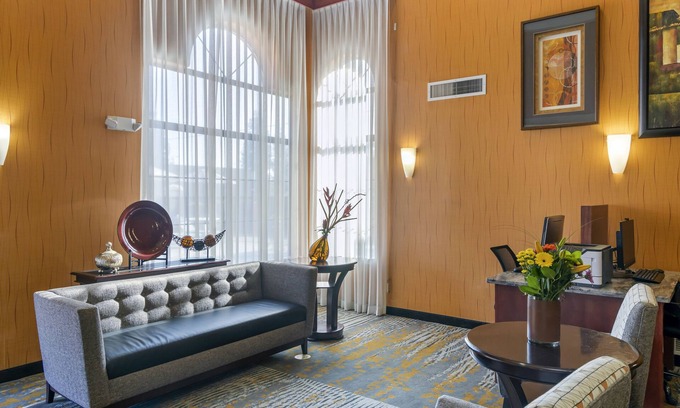 Raisin Hotel | Best Western Plus Fresno Inn