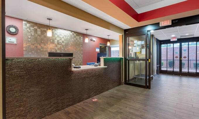 Normandy Shores Hotel | Best Western Seneca-Clemson