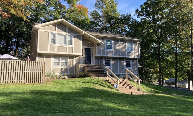 Lake Hopatcong Casa | BestOBothWorlds.2G@HandcraftedWoodTerrace.GameRoom