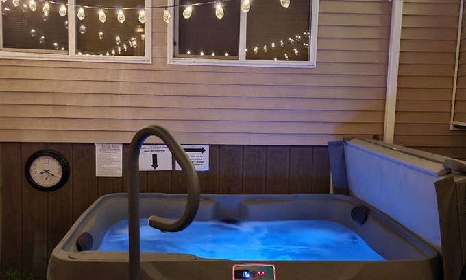 Potsdam Apartamento | Beth's Place - On the River - W/ Hot Tub, Pickleball Court & Putting Green