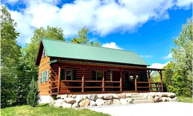 Thompsonville Cabina | Betsie River Log Cabin near Crystal Mountain!