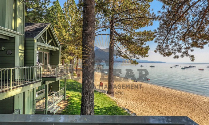 Incline Village Condominio | Betty's Place - Beachfront w Lake Access (LA99958)