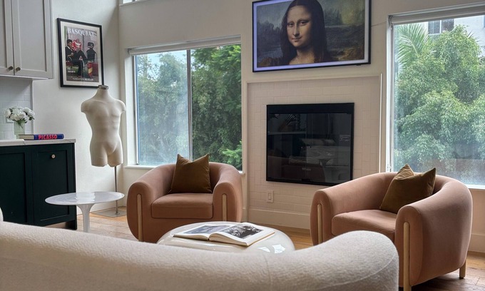 The Flats Apartamento | Beverly Hills Luxe Rooftop Retreat – Cozy Fireplace & Stunning Views