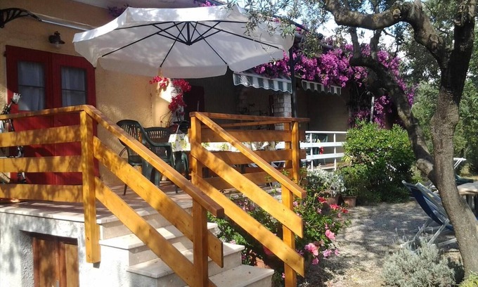 Lacona Apartamento | BIANCO apartamento de tres habitaciones rodeado por la naturaleza de la campiña toscana