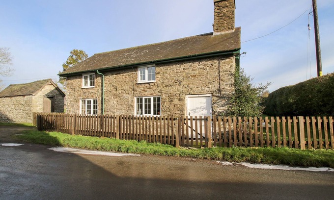 Newcastle-on-Clun Cabaña | BICTON COTTAGE, admite mascotas, con chimenea en Clun, Ref 983286