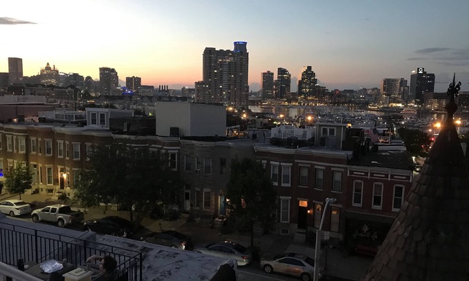 Riverside Casa | Big 3 story house near stadiums, aquarium, museums, 5 bedrooms, parking