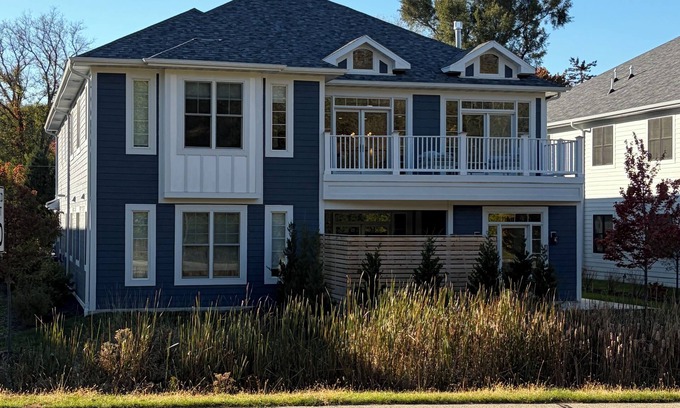 Fontana-on-Geneva Lake Condominio | BIG 4-bedroom NEW condo, blocks away from Abby hotel & marina on Lake Geneva.