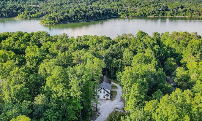 Cub Run Casa | Big and Beautiful @ Nolin Lake/ Mammoth Cave