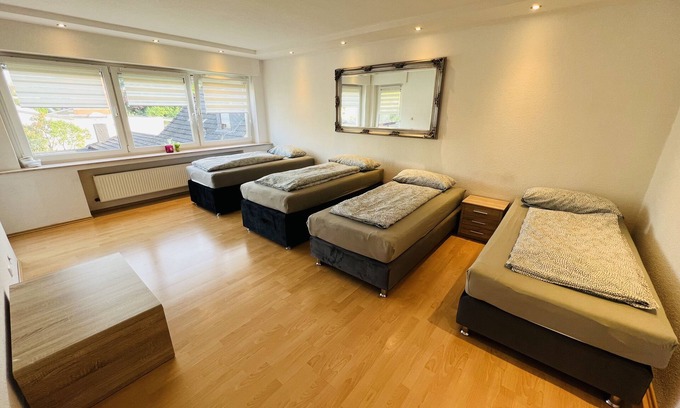 Guetersloh Apartamento | Big Apartment 9 Beds 3 Bedrooms Parking