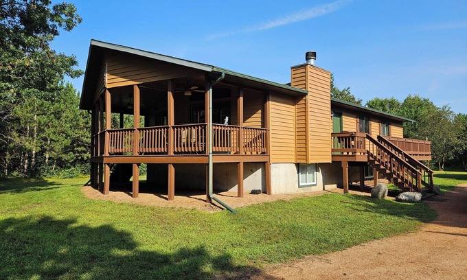 Big Bay Casa | Big Bay Lodge - Family Vacation Home - Across the street from Petenwell Lake