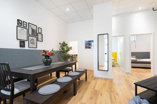 Neuhausen Apartamento | Big Central Apartment near Rotkreuzplatz with 3 BR for 12 PAX