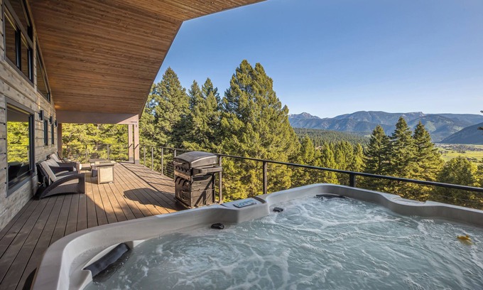 Gallatin Gateway Casa | Big Sky Secluded Luxury Retreat