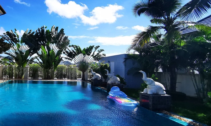 Huai Yai Casa | Big swimming pool garden VILLA pattaya