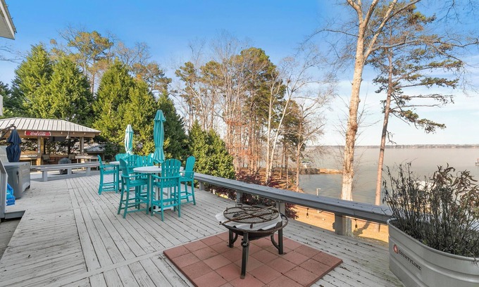 Shorterville Casa | BIG WATER views in Abbeville: 3BR, Master Ste, Hot Tub, Ice Machine, Beach Area