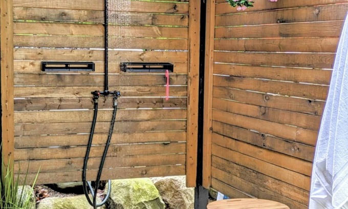 Farwell Casa | Bigfoot Retreat -Atv trails- Outdoor shower- Secret Game Room