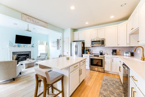 Ocean View Casa | Bikes, Kayaks, Pool Getaway 3 Mi to Bethany Beach