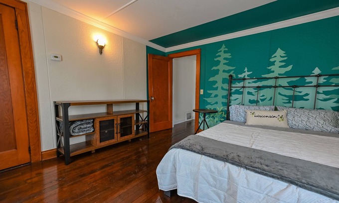 Elkhorn Apartamento | Bikes n' Beds- 2 bed/1 bath unit near Kettle Moraine!