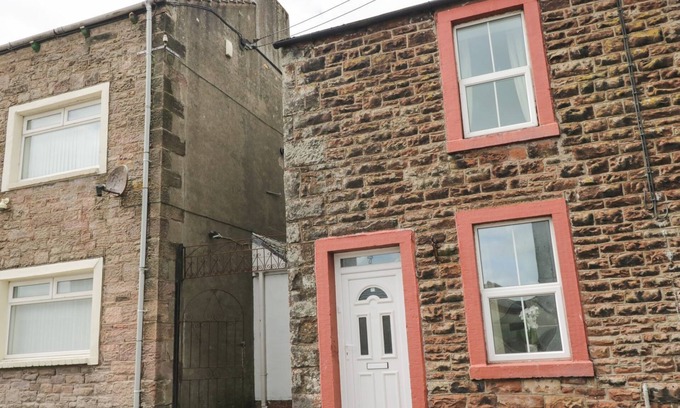 Dearham Casa | BILLY'S COTTAGE, pet friendly, with a garden in Dearham