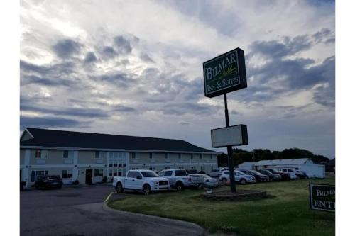 Dell Rapids Hotel | Bilmar Inn & Suites by Hotel O Hwy 77