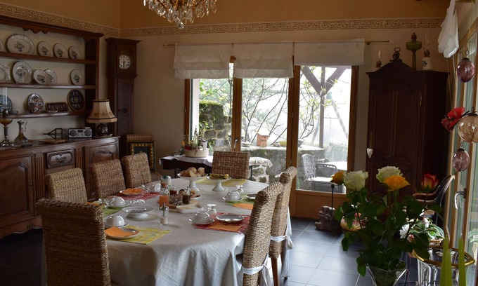Dun-sur-Meuse Cama Y Desayuno | Casa bioclimática con vista al Mosa