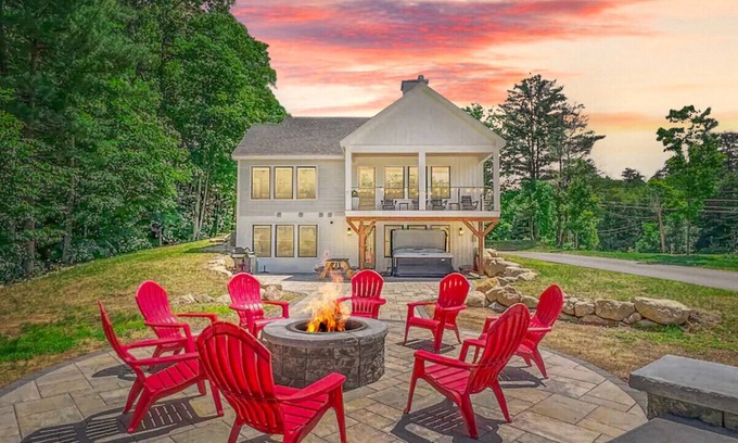 North Conway Casa | Birch Haus | New Luxury Home w/ Views & Hot Tub