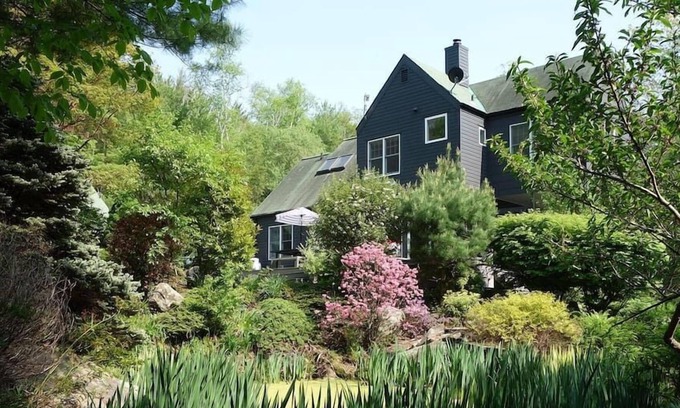Town of Olive Casa | Birch Hollow: Private Getaway