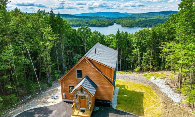 Bryant Pond Cabina | BOOK NOW! AMAZING Views! HotTub! EV Charger! A/C!