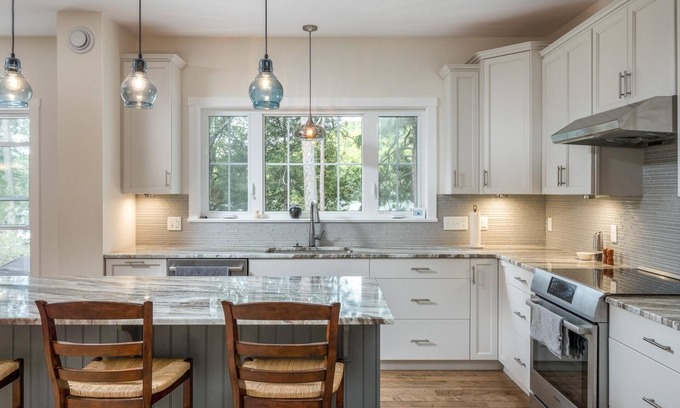 Bryant Pond Casa | Birch St- Luxury on the Lake