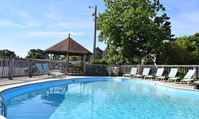 Chincoteague Hotel | Birchwood Inn