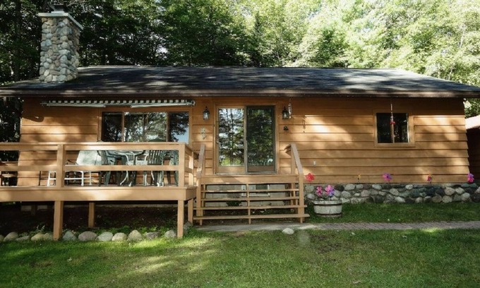 Rhinelander Cabina | Birchwood Retreat located on private Finely Lake