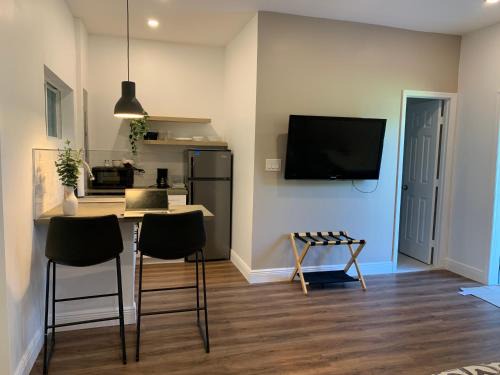 Golden Glades Casa | Biscayne Garden's Studio